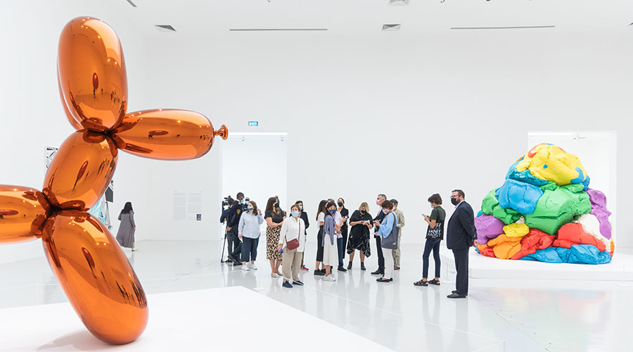 Jeff Koons. An Intimate Portrait is coming to Dendy Coorparoo this March!